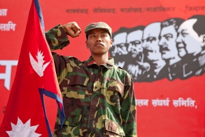 Revolución en Nepal. Faro de esperanza en los oprimidos del mundo. Maoist-fighter-of-the-peoples-liberation-army